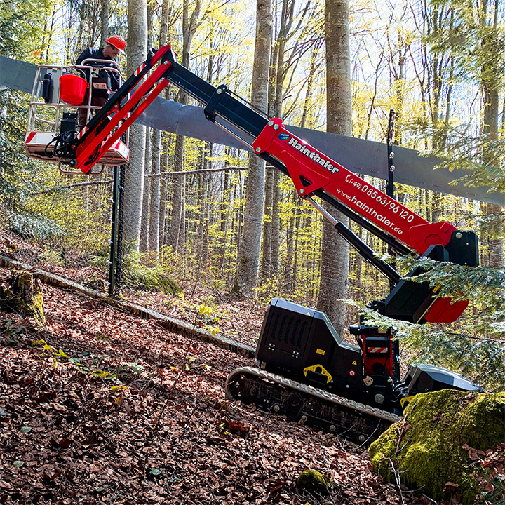 Die neue geländegängige Jibbi Arbeitsbühne im Einsatz bei Hainthaler